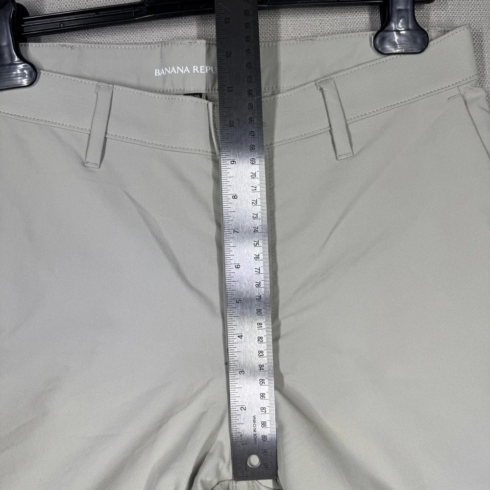 Banana Republic Mens Slim Core Temp Performance Pants 32x30 Light Khaki